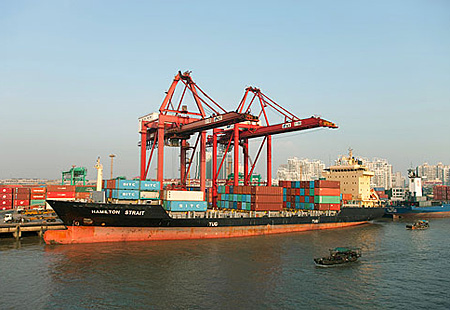 貨從香港出口，還是進(jìn)口到內(nèi)地再出口出去?